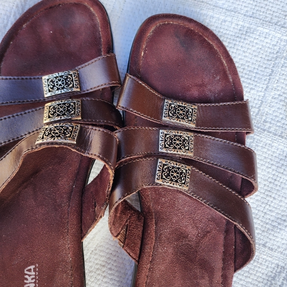 Minnetonka Brown strappy slides‎ 10 - Picture 4 of 10